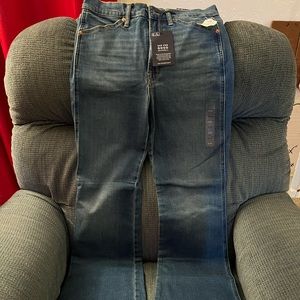 NWT Women’s GAP High Rise Flare Jeans Size 8/29.